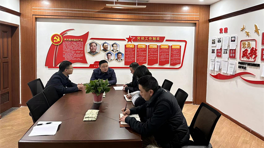 圖五：集團(tuán)總會(huì)計(jì)師齊飛、副總經(jīng)理馬江水督導(dǎo)金控小貸安全工作